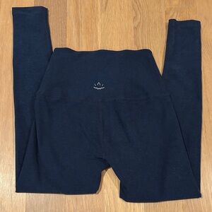 Beyond Yoga women’s high rise  Leggings in Deep Navy